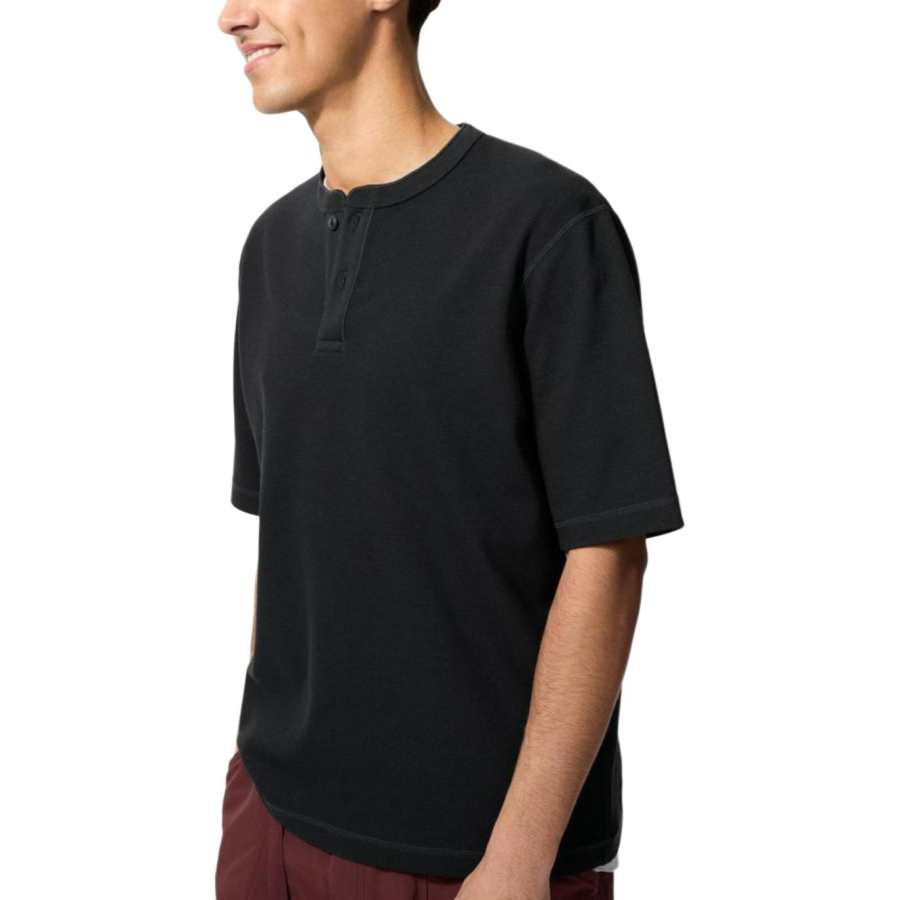 UNIQLO T Shirts Unisex Black Crew Neck Moderate