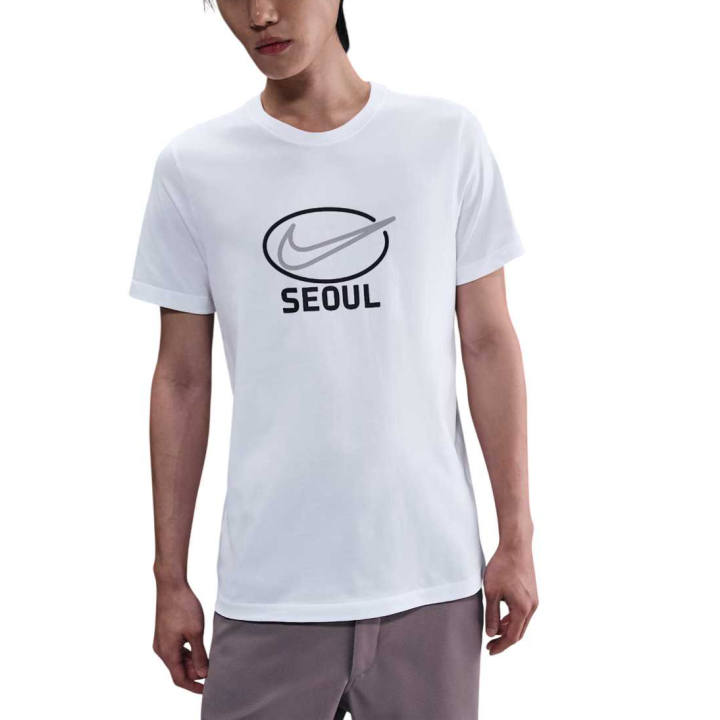 Nike Nike T Shirts Men's White Crew Neck Moderate Straight Fit