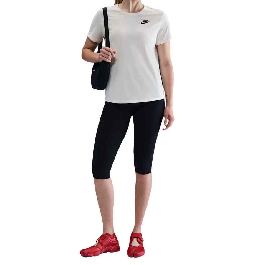 Nike Nike Sportswear Club Essentials Women's T Shirt