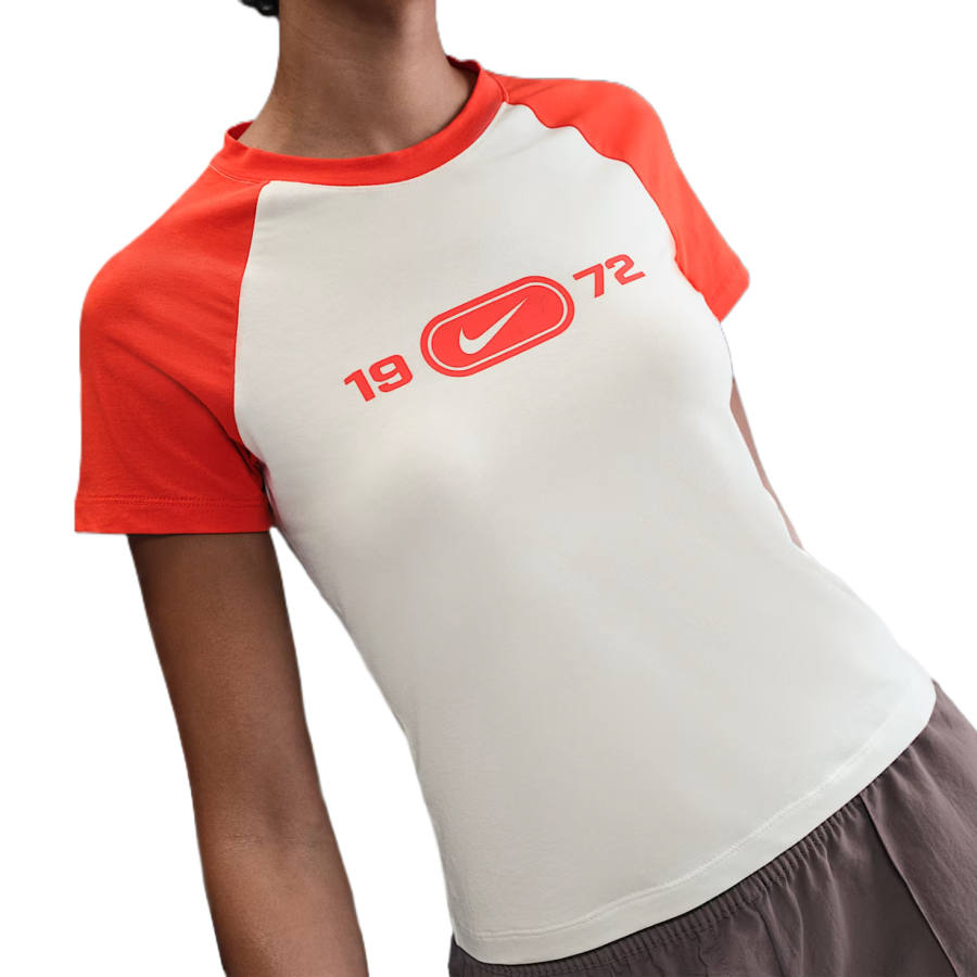 Nike Nike Sportswear Chill Knit Women's Slim Graphic T-Shirt