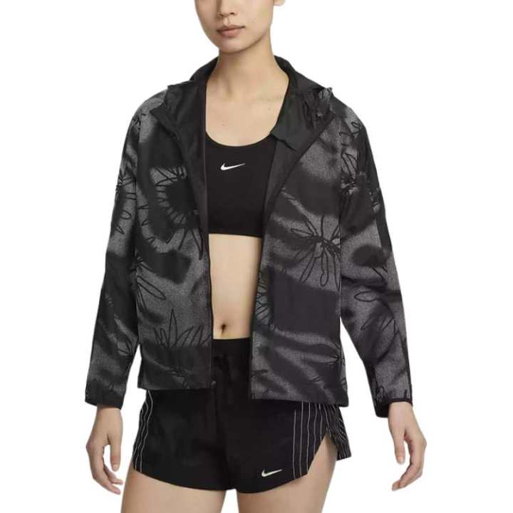 Nike Nike Jackets Women's Black Hooded Moderate Other