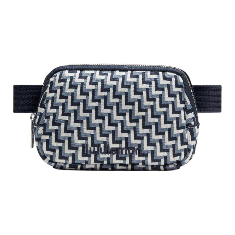Lululemon Lululemon Everywhere Polyester Fanny Pack Unisex Multicolor