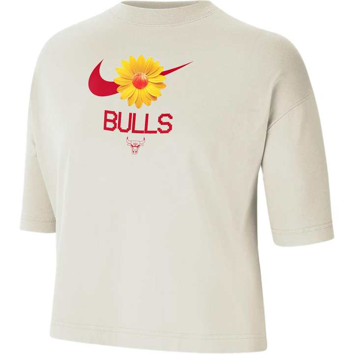Nike Nike Chicago Bulls Courtside Women's Nike Nba Boxy T-Shirt