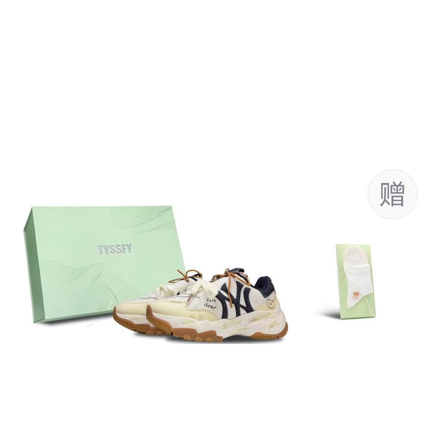 MLB New York Yankees Cute Bear Graffiti, Box Abrasion Resistant Low top Chunky Sneakers Women's