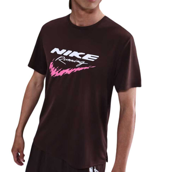 Nike Nike MILER T Shirts Men's Brown Crew Neck