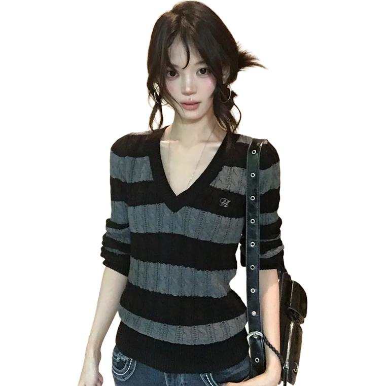VENICEW Knitwear Women's Black Gray Stripes With VN Brand Sticker V Neck Moderate Base Layer