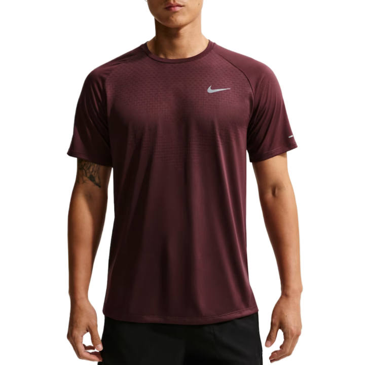 Nike Nike Running T Shirts Men's Burgundy Red/Photinia Purple Moderate