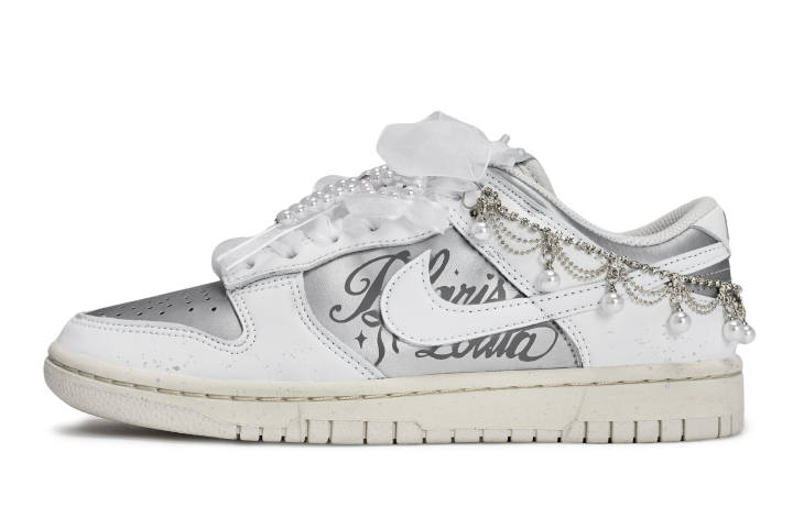 Nike Nike Dunk REGO Hot Dog, Silver Star Dreams Low top Skateboard Shoes Women's White Silver
