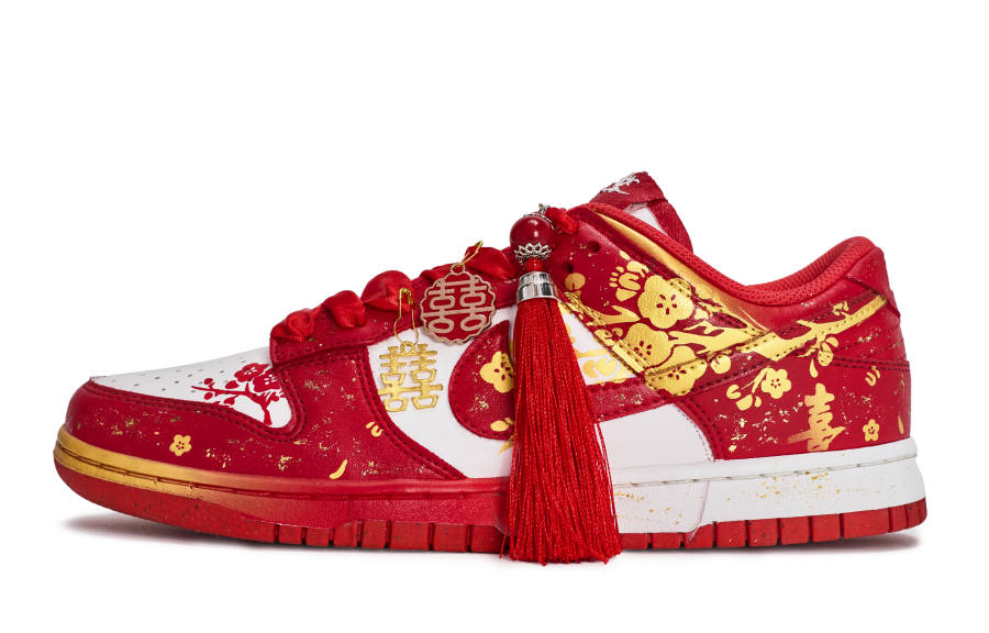 Nike Nike Dunk Walking Planet, Plum Blossom Companion Low top Skateboard Shoes Unisex White Red Gold