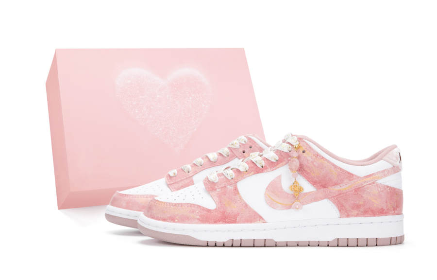 Nike Nike Dunk Cushioning Abrasion Resistant Cushioning, Wear Resistant Low top Skateboard Shoes Women's Cherry Blossom Pink