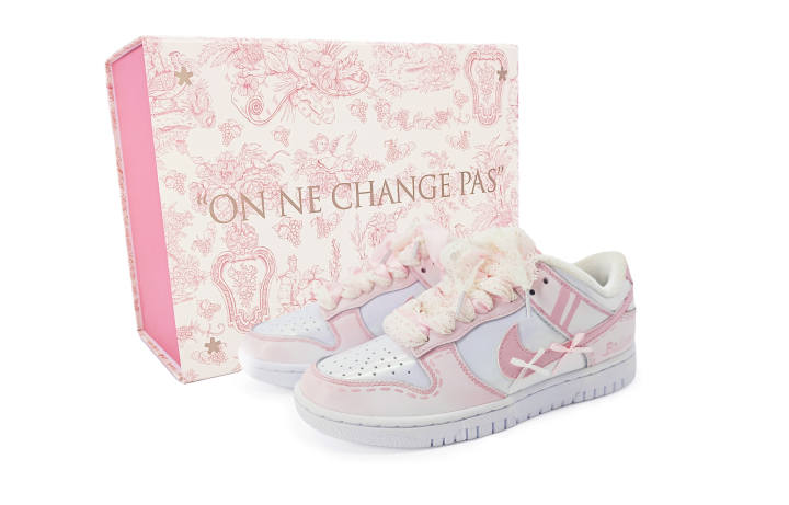 Nike Nike Dunk Abrasion Resistant Low top Skateboard Shoes Women's Pink White