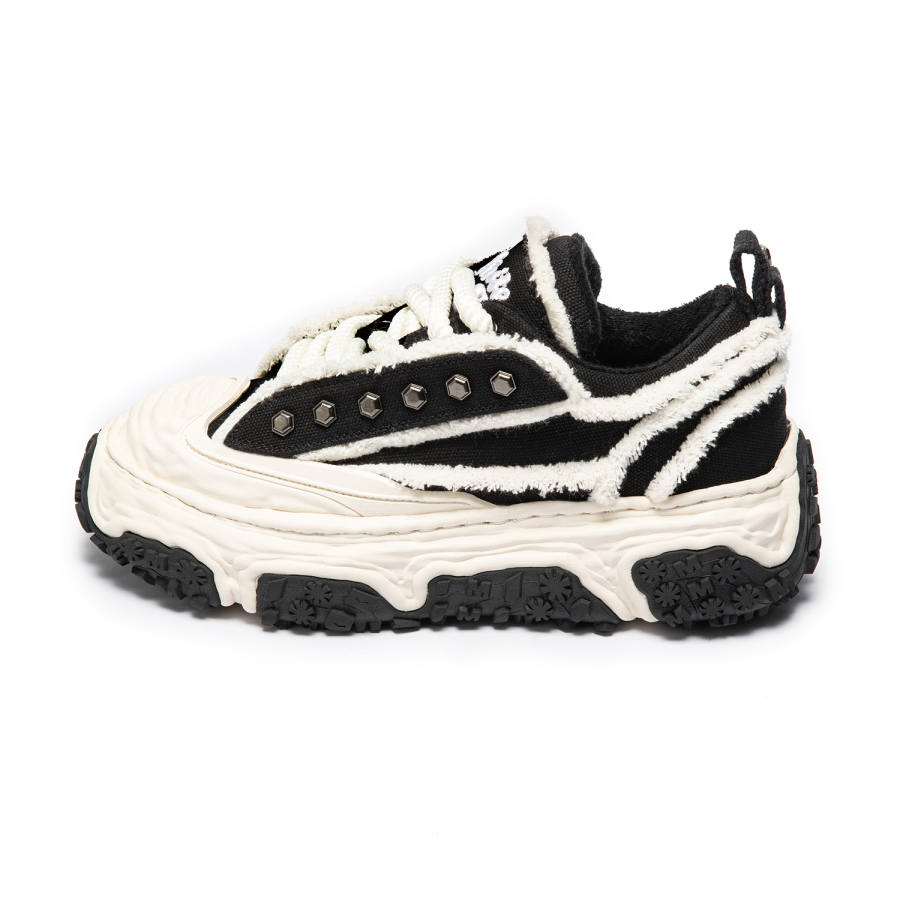 WHITE HOT Skateboard Shoes Unisex Black White