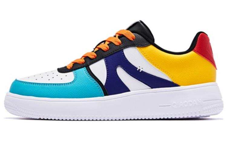 QIAODAN Leather Coverage Slip Resistant Abrasion Resistant Breathable Height Increasing Low top Skateboard Shoes Men's