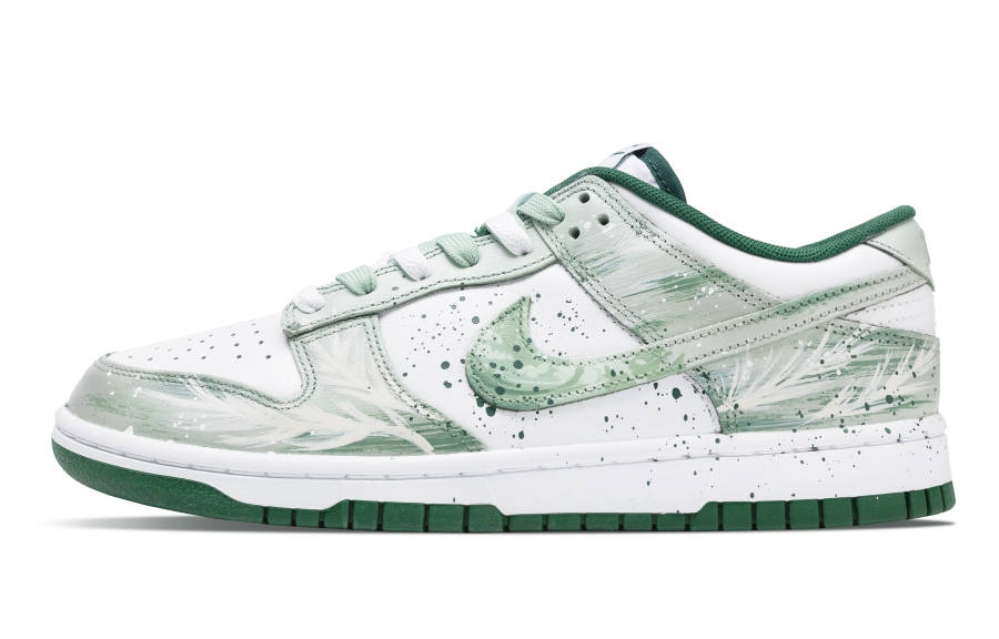 Nike Nike Dunk Abrasion Resistant Abrasion Resistant Low top Skateboard Shoes Unisex White Green