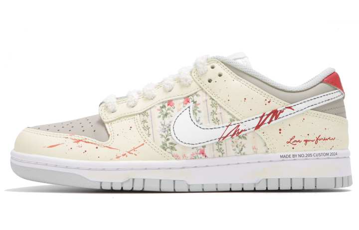Nike Nike Dunk Abrasion Resistant Abrasion Resistant Low top Skateboard Shoes Women's Light Yellow