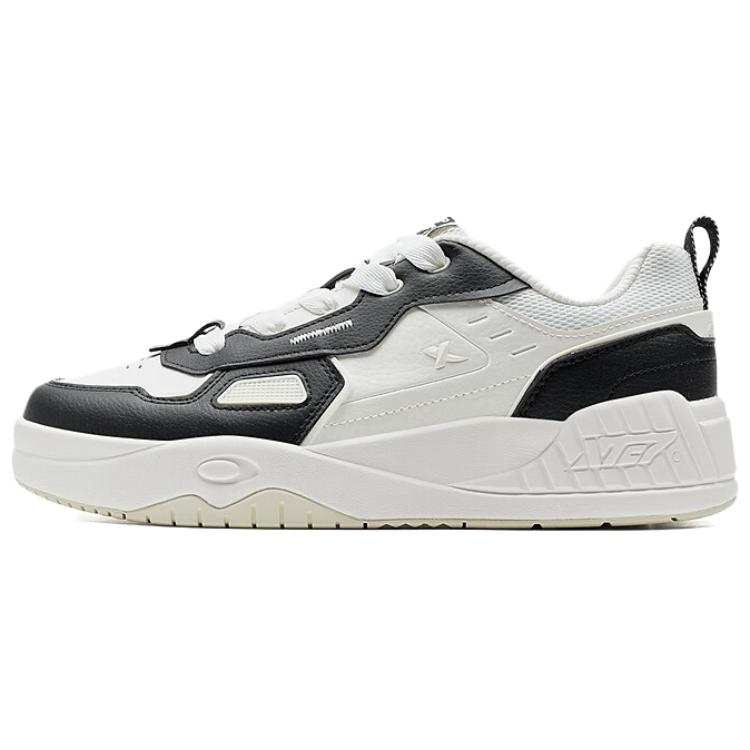 XTEP Slip Resistant Breathable Abrasion Resistant Low top Skateboard Shoes Men's Black White