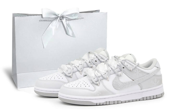 Nike Nike Dunk Skateboard Shoes Unisex Low Top White/Silver