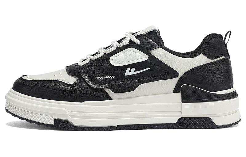 WARRIOR Warrior Low top Skateboard Shoes Men's Beige Black