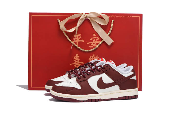 Nike Nike Dunk Leather Coverage Slip Resistant Low top Skateboard Shoes Women's Red