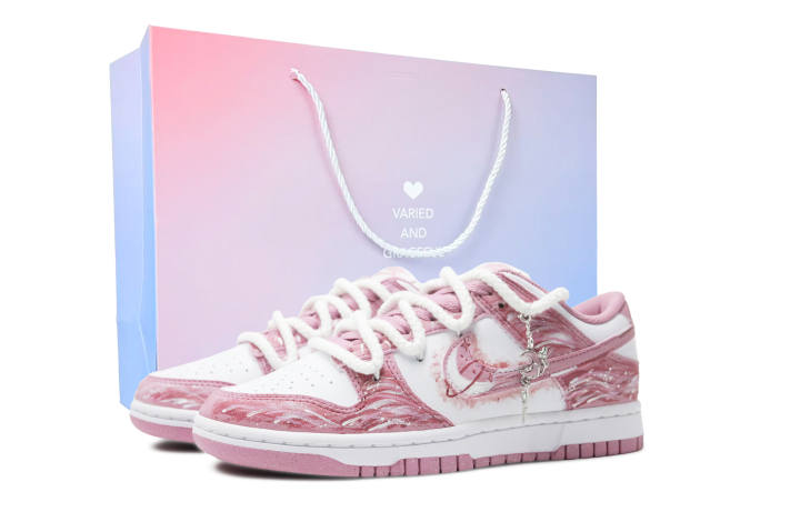 Nike Nike Dunk SSS Manufacturing, Falling Moon LK Blue Abrasion Resistant Low top Skateboard Shoes Women's Pink