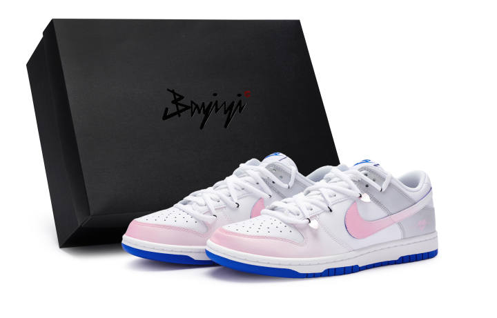 Nike Nike Dunk Skateboard Shoes Women's Low Top Silver