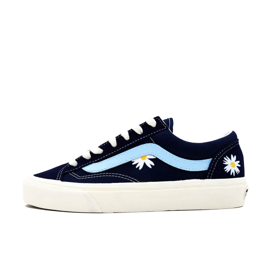 Vans Style 36 Blooming Daisy Oil Painting Style Lightweight And Breathable Low top Skateboard Shoes Unisex Blue White