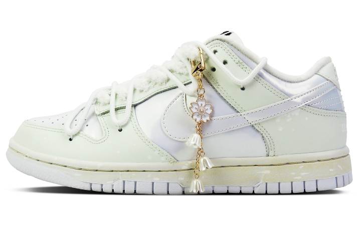 Nike Nike Dunk Green Field Bellflower Low top Skateboard Shoes Women's Ecru
