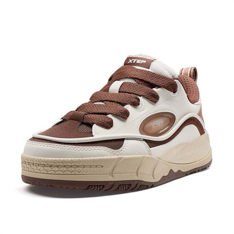 XTEP Slip Resistant Abrasion Resistant Low top Skateboard Shoes Men's Beige Brown