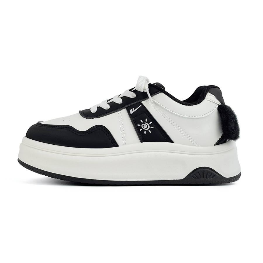 Warrior Low top Skateboard Shoes Women's Beige Black