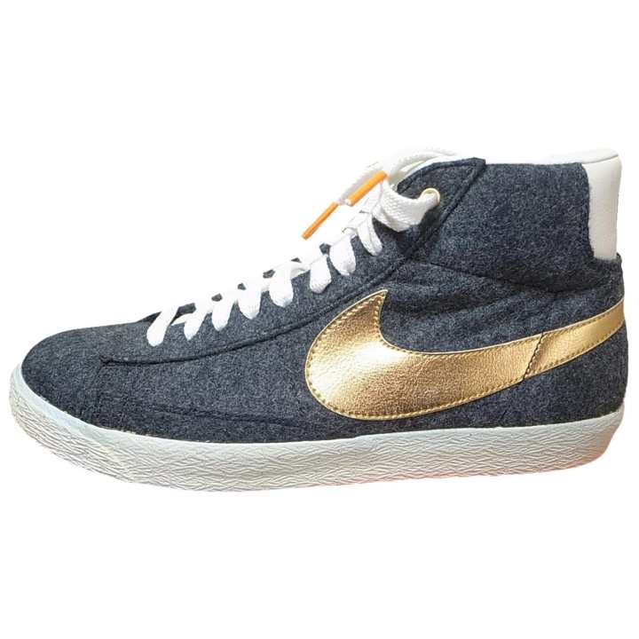 Nike Nike Blazer Mid top Skateboard Shoes Men's Black Gold