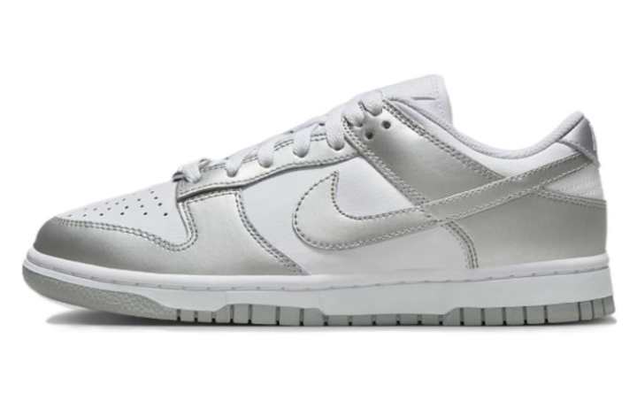 Nike Nike Dunk Comfortable Coverage Low top Skateboard Shoes Women's Gray White