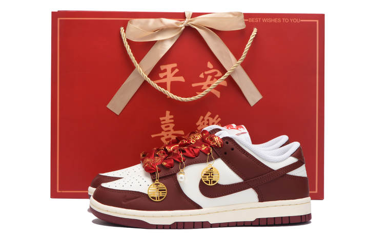 Nike Nike Dunk Coverage Slip Resistant Lightweight Low top Skateboard Shoes Women's True Red