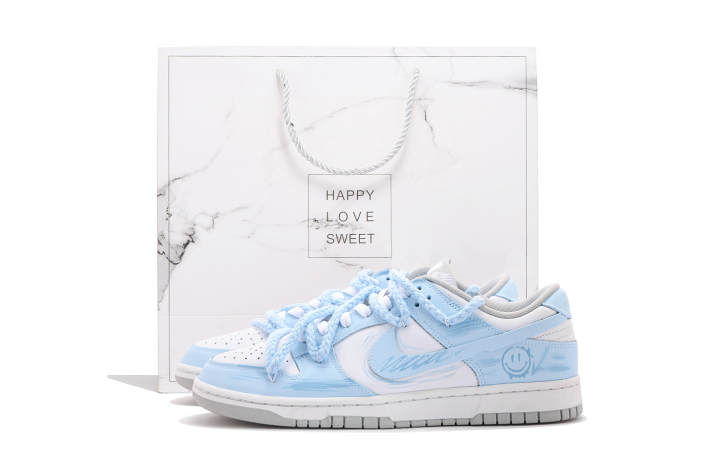 Nike Nike Dunk Abrasion Resistant Abrasion Resistant Low top Skateboard Shoes Men's White Blue