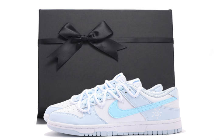 Nike Nike Dunk Coverage Abrasion Resistant Coverage Abrasion Resistant Low top Skateboard Shoes Women's White Blue