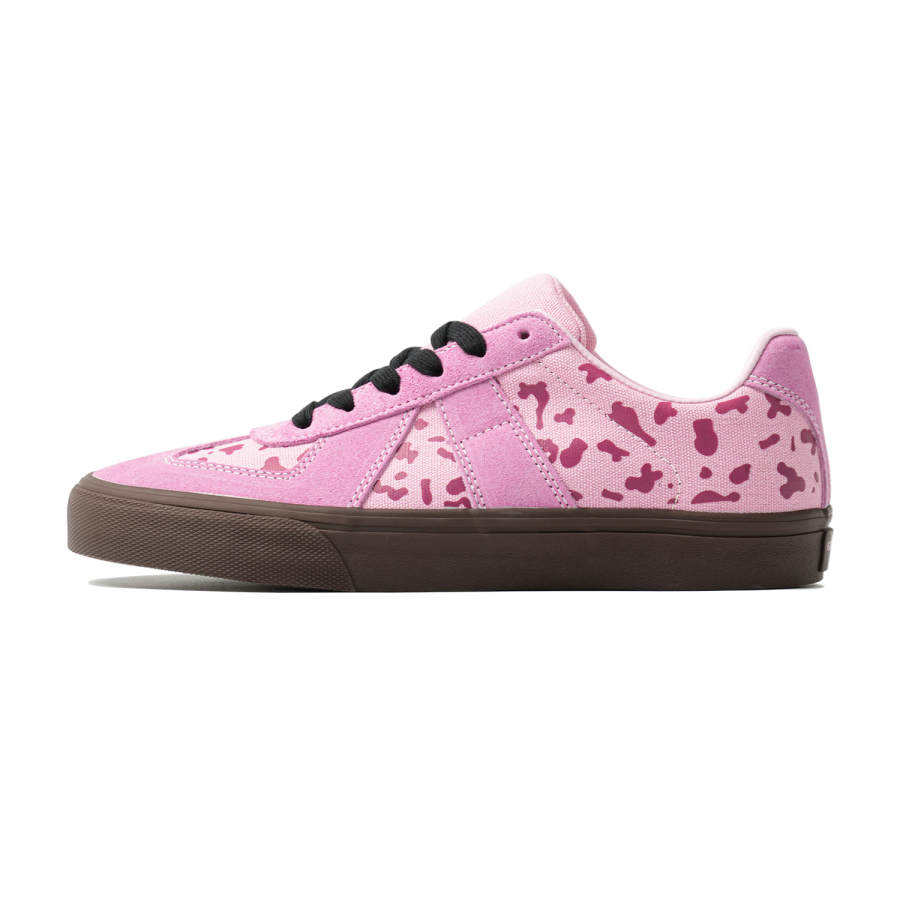 GOLUCK Cushioning Abrasion Resistant Low top Skateboard Shoes Unisex Strawberry