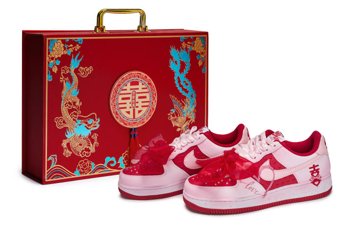 Nike Nike Air Force 1 811 Manufacturing, United Hearts, Gift Box Low top Skateboard Shoes Unisex Red White Pink