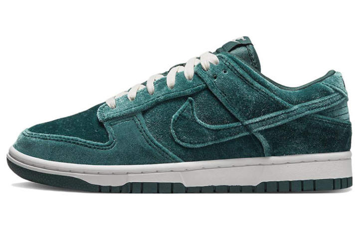 Nike Nike Dunk Low 'Green Velvet' Women's