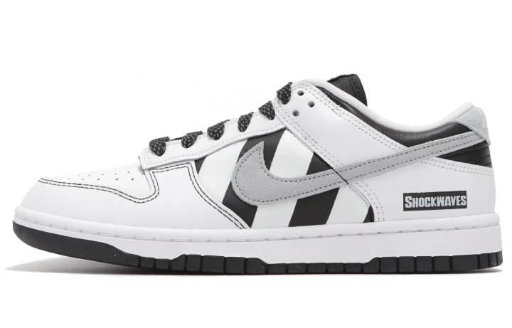 Nike Nike Dunk Abrasion Resistant Abrasion Resistant Low top Skateboard Shoes Unisex Black White