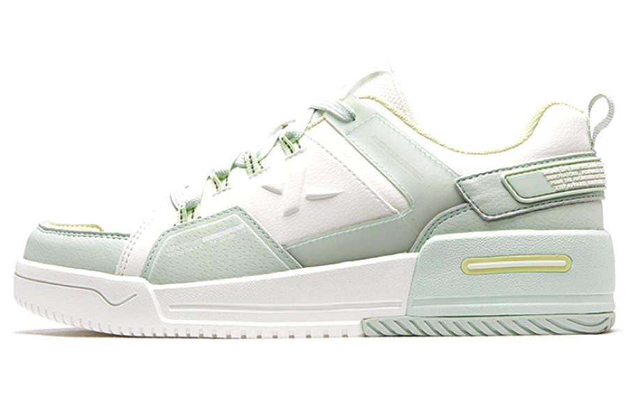 XTEP Abrasion Resistant Slip Resistant Low top Skateboard Shoes Women's Beige Green