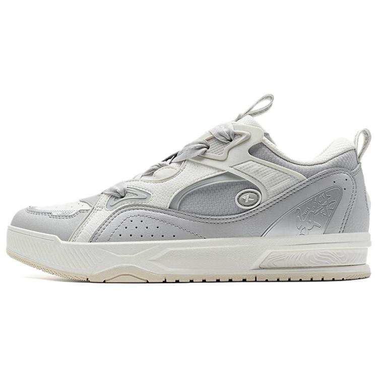 XTEP Yue Ao Slip Resistant Abrasion Resistant Low top Skateboard Shoes Men's Gray White