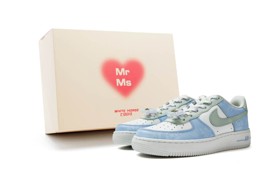 Nike Nike Air Force 1 Slip Resistant Abrasion Resistant Low top Skateboard Shoes Women's White Blue