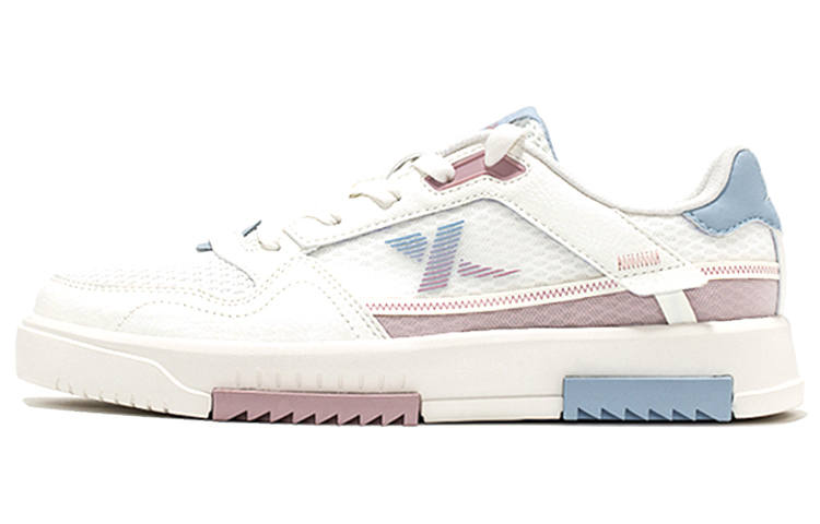 XTEP Slip Resistant Abrasion Resistant Low top Skateboard Shoes Women's Beige Pink