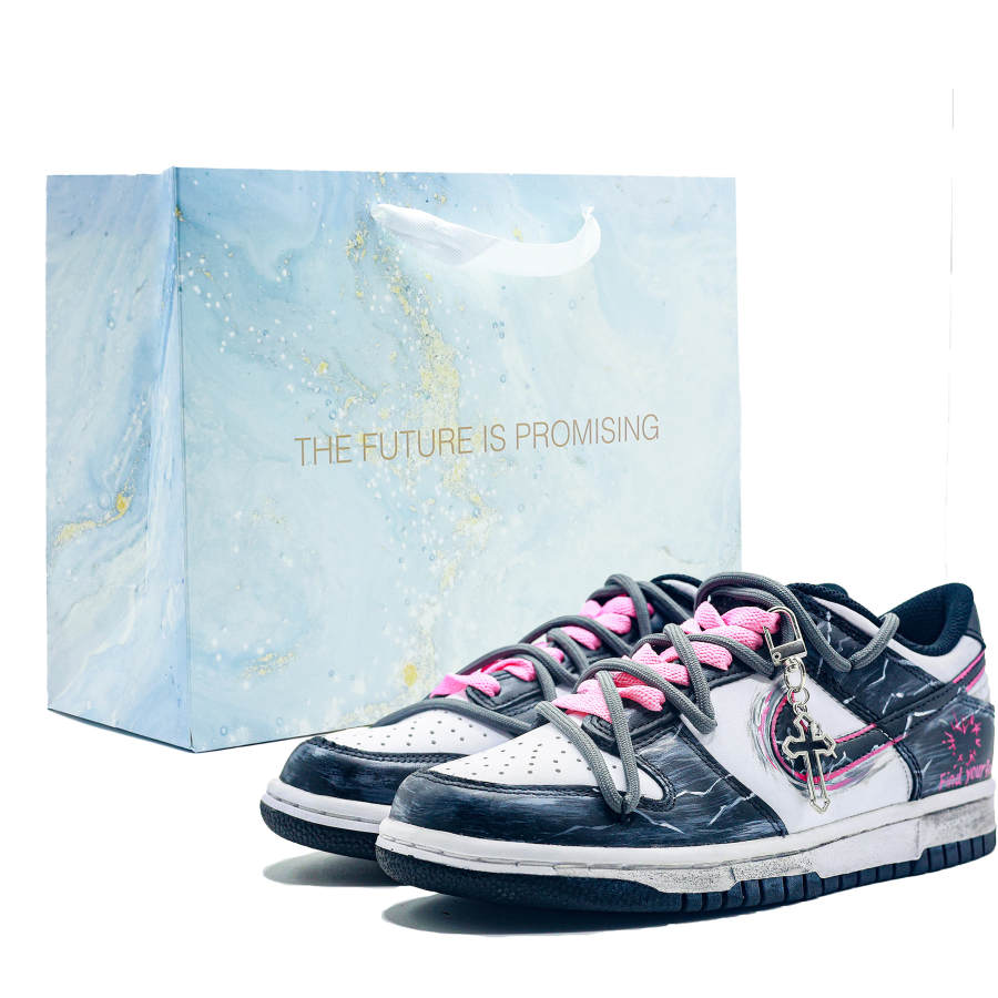 Nike Nike Dunk Cushioning Abrasion Resistant Cushioning, Wear Resistant Low top Skateboard Shoes Women's Black White Pink