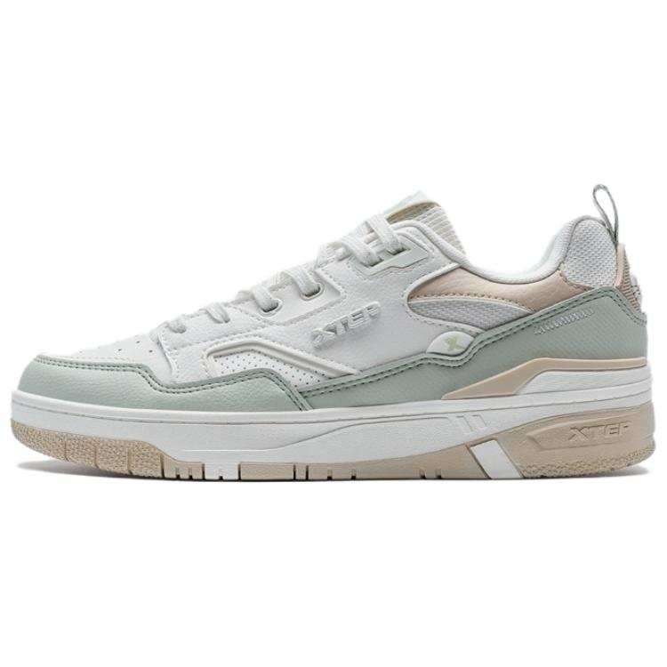 XTEP New Glow Slip Resistant Abrasion Resistant Low top Skateboard Shoes Women's Green White
