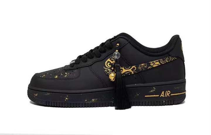 Nike Nike Air Force 1 Thermal Coverage Low top Skateboard Shoes Unisex Black Gold