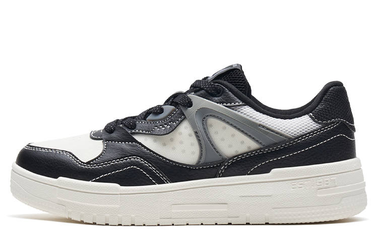XTEP Clover Abrasion Resistant Low top Skateboard Shoes Women's Black White