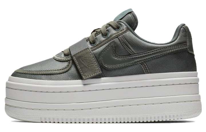 Nike Nike Vandal 2K Slip Resistant, Abrasion Resistant, Height Increasing Low top Skateboard Shoes Women's Silver Green