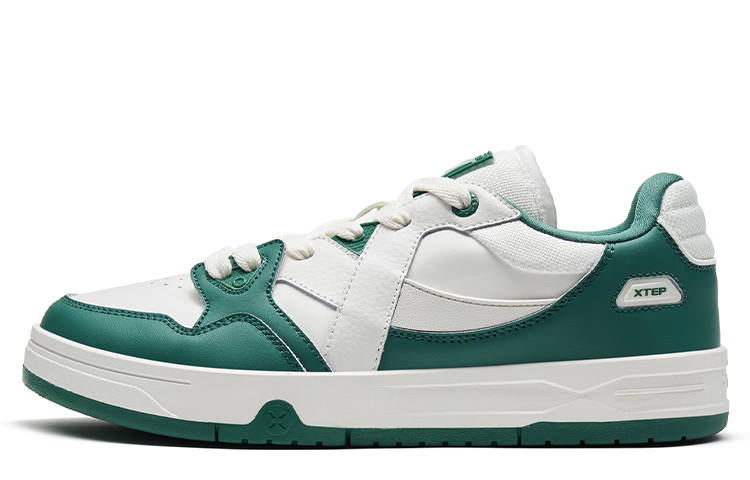 XTEP MAXX1.0 Slip Resistant Slip Resistant Low top Skateboard Shoes Men's Deep Emerald Green/Sail White