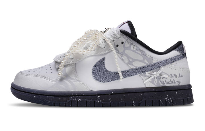 Nike Nike Dunk Abrasion Resistant Abrasion Resistant Low top Skateboard Shoes Women's Silver