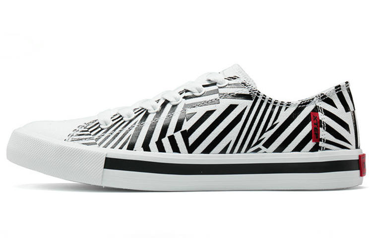 XTEP Low top Skateboard Shoes Women's White Black